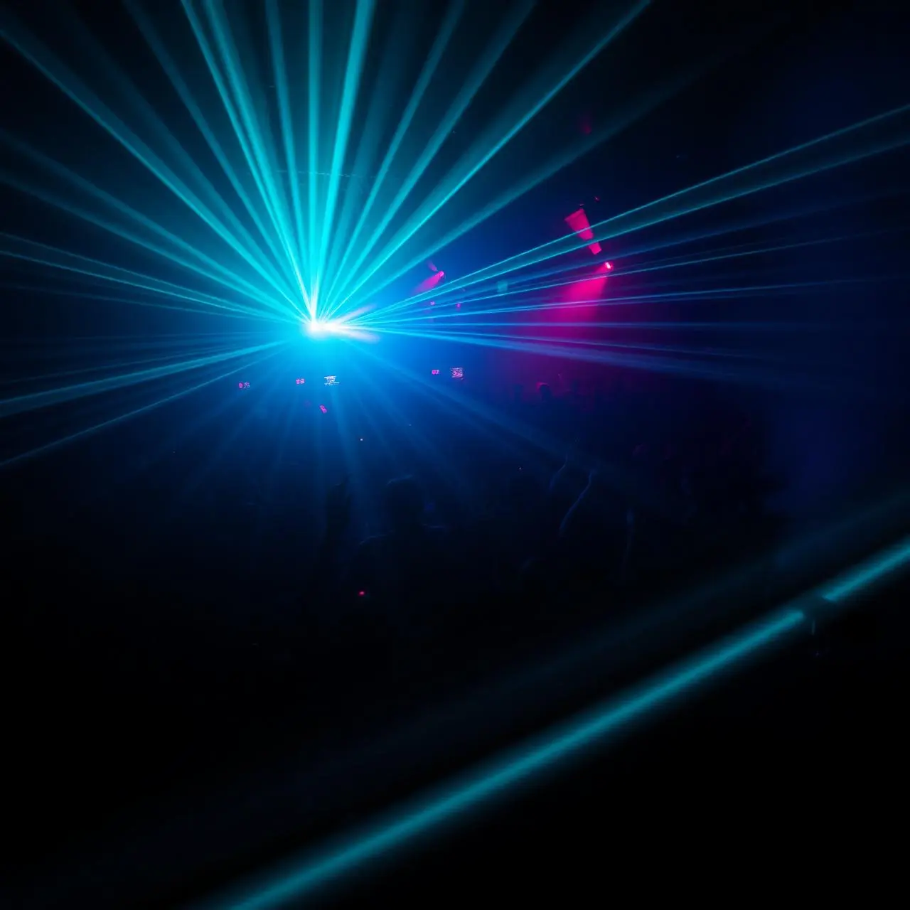 Club nocturno con luces láser turquesa